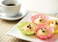 ふんわり食感がやみつきに♪ プリンDEカップケーキ